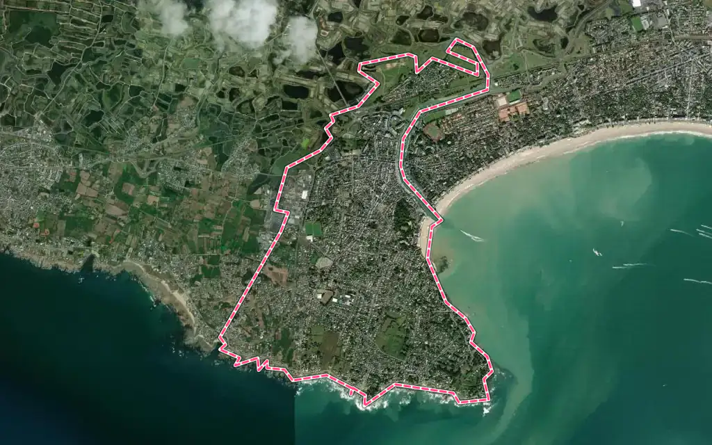 Vue satellite de Le Pouliguen avec ses contours administratifs