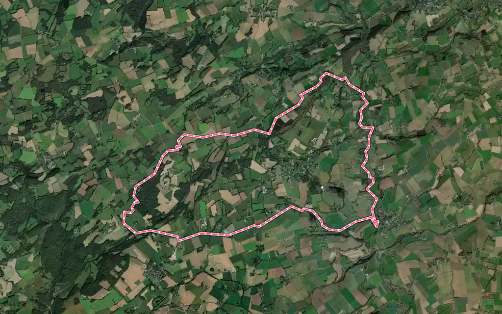 Vue satellite de Le Quillio avec ses contours administratifs