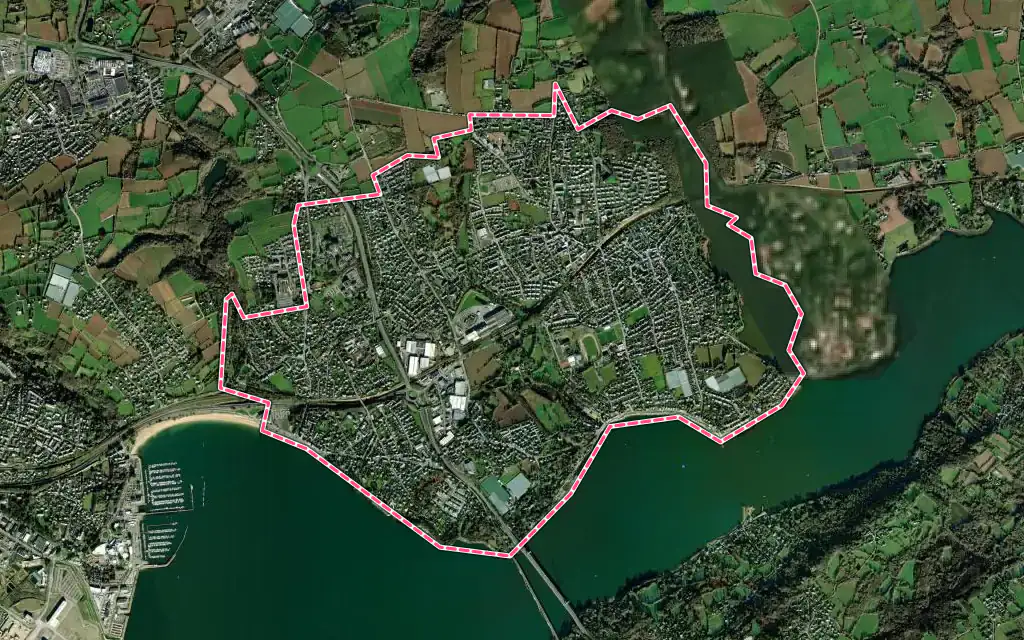 Vue satellite de Le Relecq-Kerhuon avec ses contours administratifs