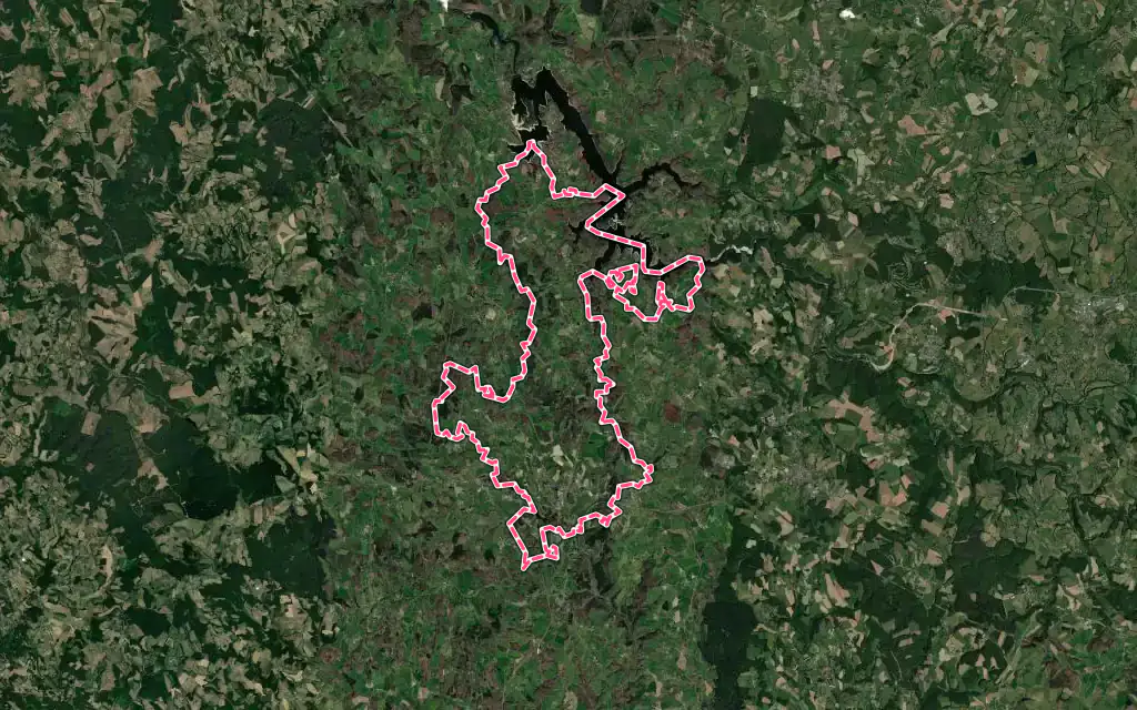 Vue satellite de Le Rouget-Pers avec ses contours administratifs