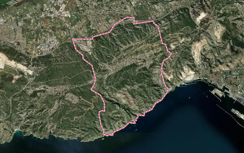 Vue satellite de Le Rove avec ses contours administratifs