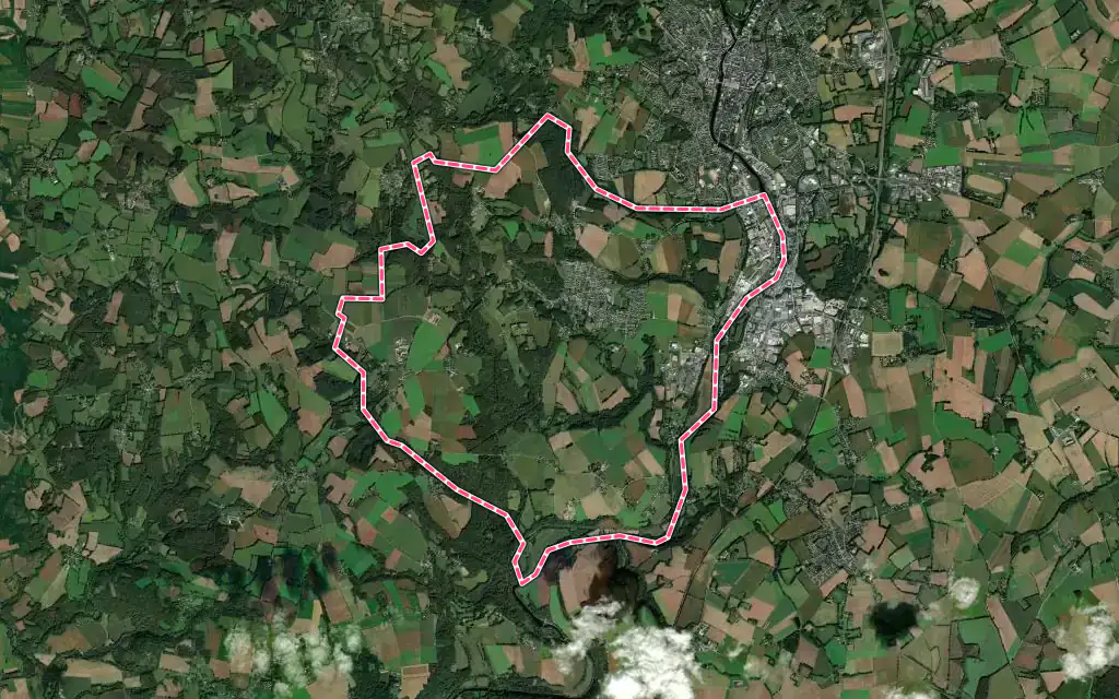 Vue satellite de Le Sourn avec ses contours administratifs