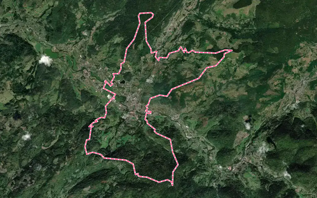 Vue satellite de Le Thillot avec ses contours administratifs