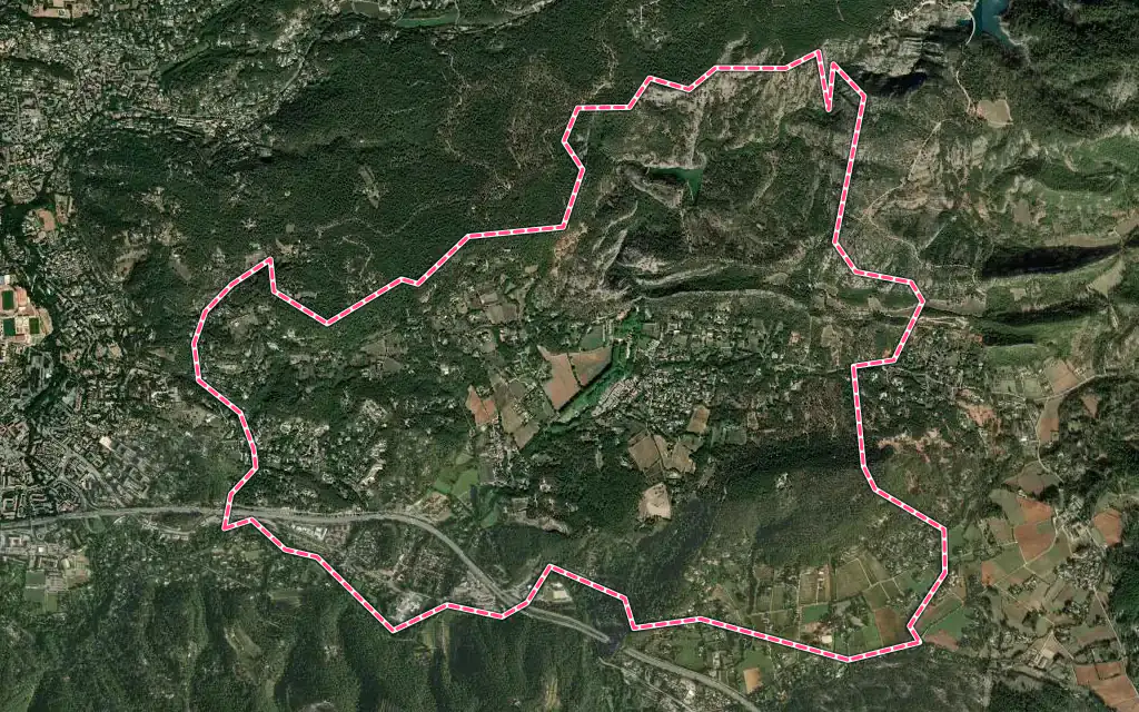 Vue satellite de Le Tholonet avec ses contours administratifs