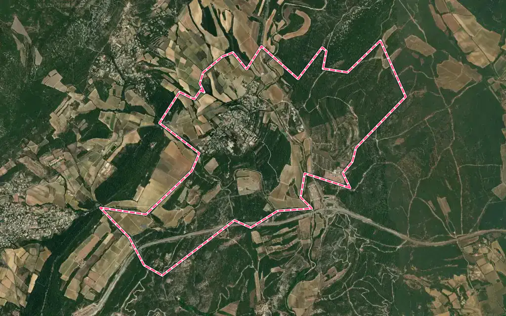 Vue satellite de Le Triadou avec ses contours administratifs