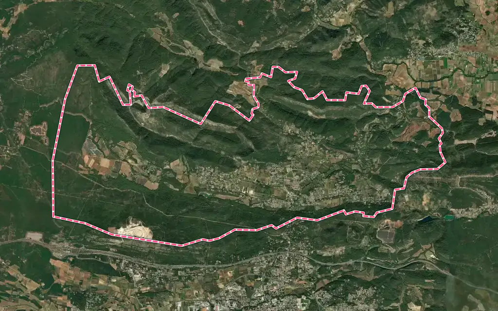 Vue satellite de Le Val avec ses contours administratifs