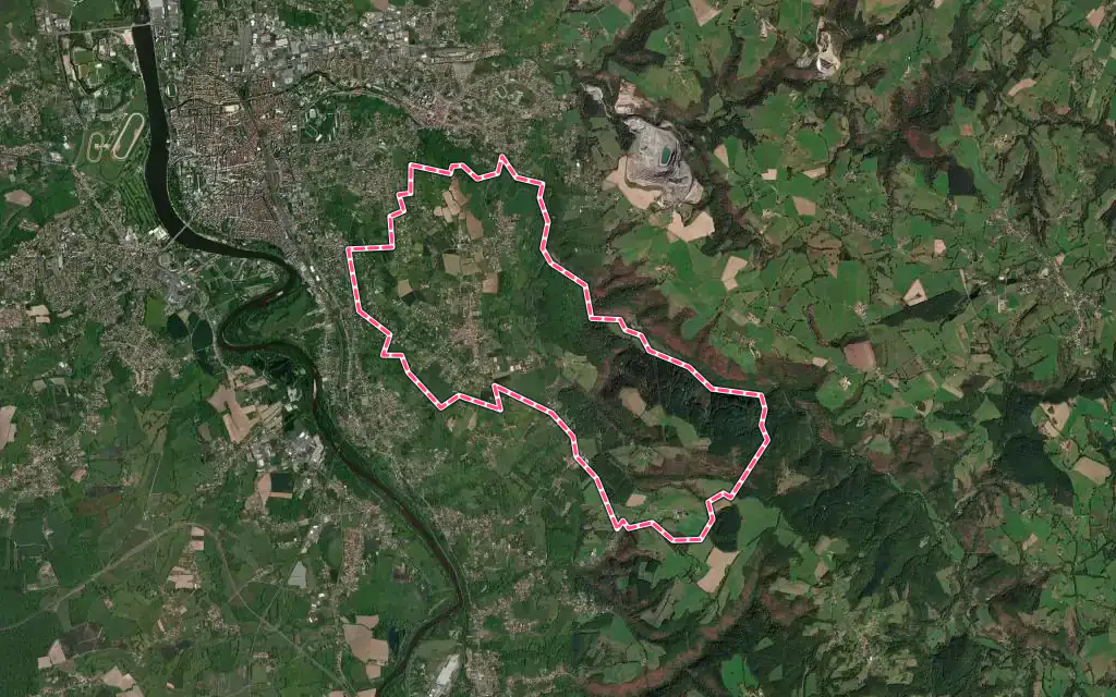 Vue satellite de Le Vernet avec ses contours administratifs