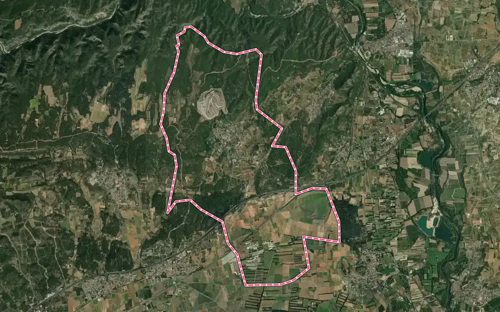 Vue satellite de Lédenon avec ses contours administratifs