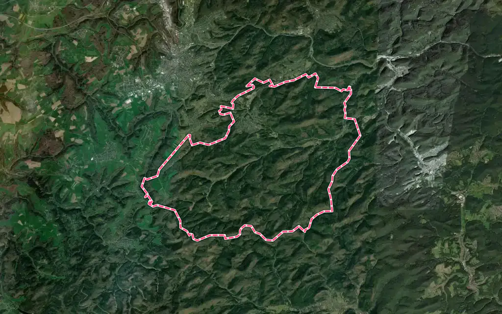 Vue satellite de Lemberg avec ses contours administratifs