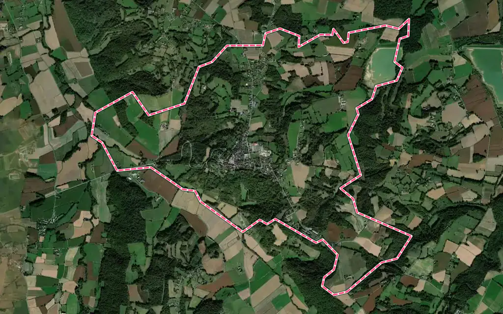 Vue satellite de Lembeye avec ses contours administratifs