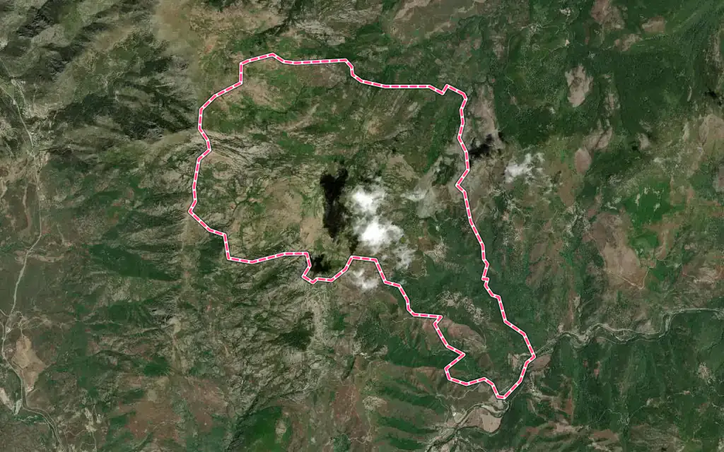 Vue satellite de Lento avec ses contours administratifs