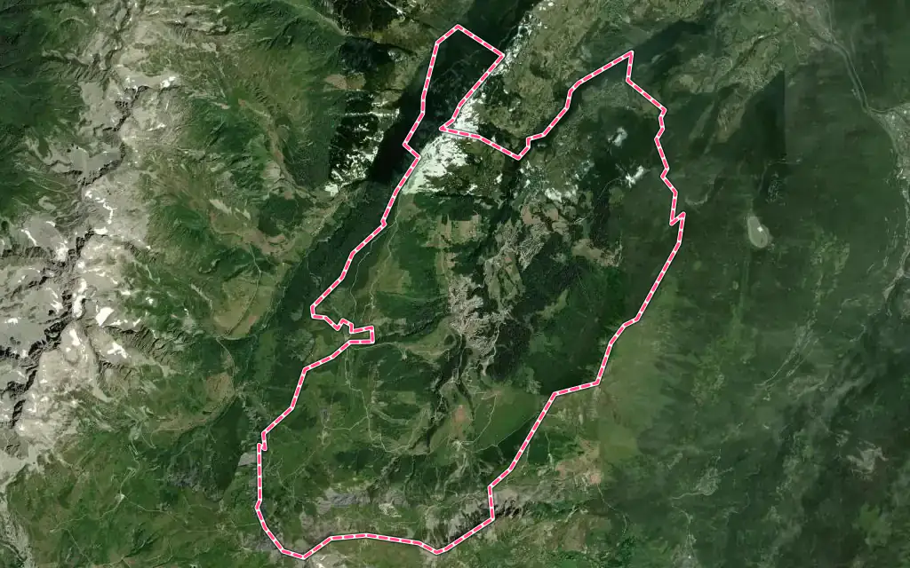 Vue satellite de Les Avanchers-Valmorel avec ses contours administratifs