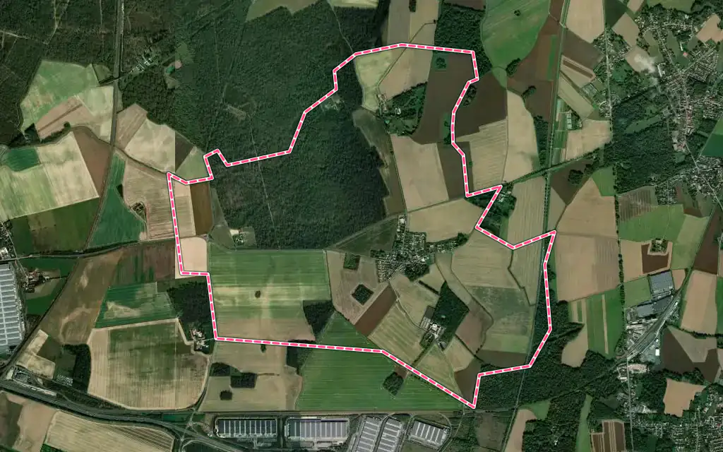 Vue satellite de Les Chapelles-Bourbon avec ses contours administratifs