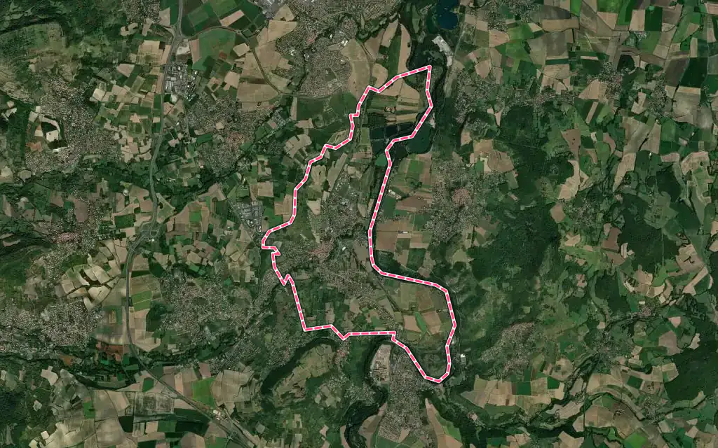 Vue satellite de Les Martres-de-Veyre avec ses contours administratifs