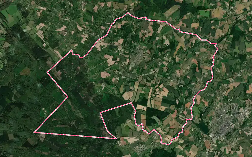 Vue satellite de Les Monts d'Andaine avec ses contours administratifs