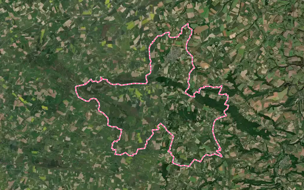 Vue satellite de Les Monts d'Aunay avec ses contours administratifs