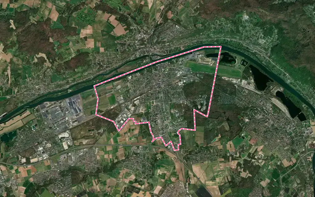 Vue satellite de Les Mureaux avec ses contours administratifs
