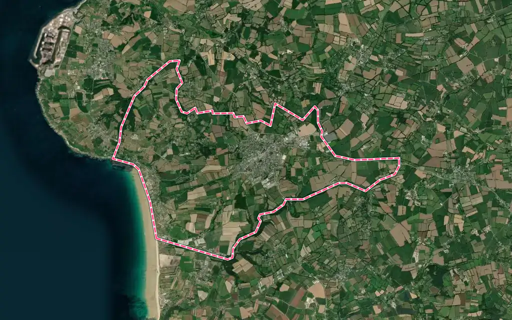 Vue satellite de Les Pieux avec ses contours administratifs