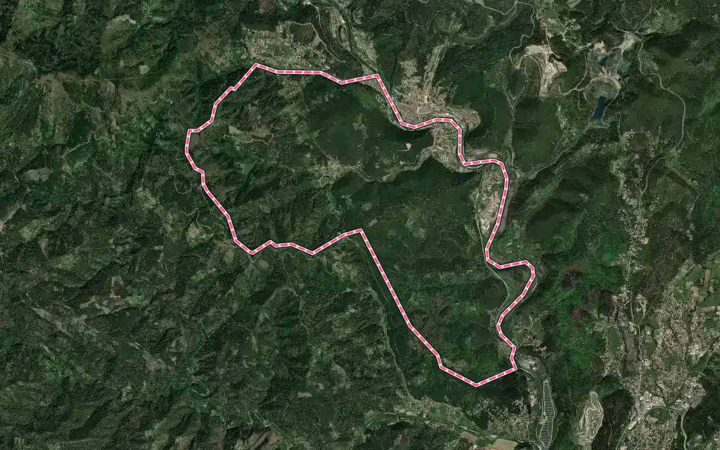 Vue satellite de Les Salles-du-Gardon avec ses contours administratifs