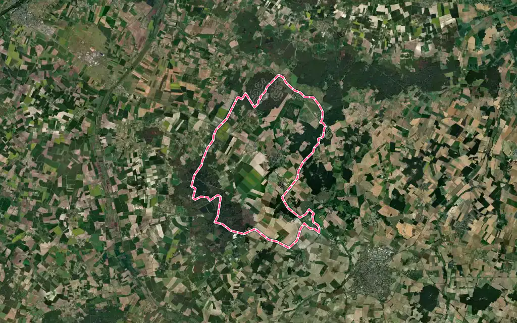 Vue satellite de Les Trois-Moutiers avec ses contours administratifs