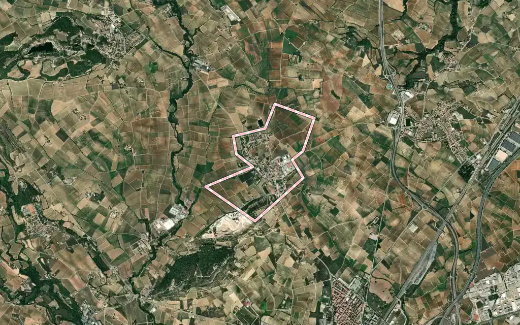 Vista satélite de les Cabanyes con su contorno administrativo