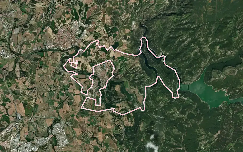 Vista satélite de les Masies de Roda con su contorno administrativo