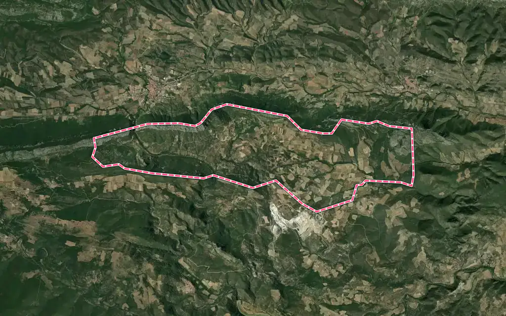 Vue satellite de Lesquerde avec ses contours administratifs