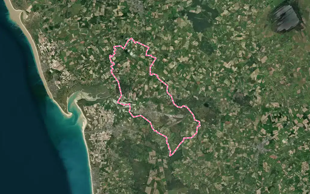 Vue satellite de Lessay avec ses contours administratifs