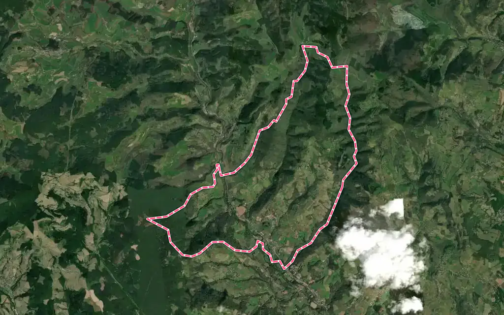 Vue satellite de Létra avec ses contours administratifs