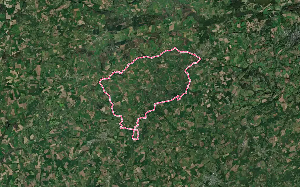 Vue satellite de Leuhan avec ses contours administratifs
