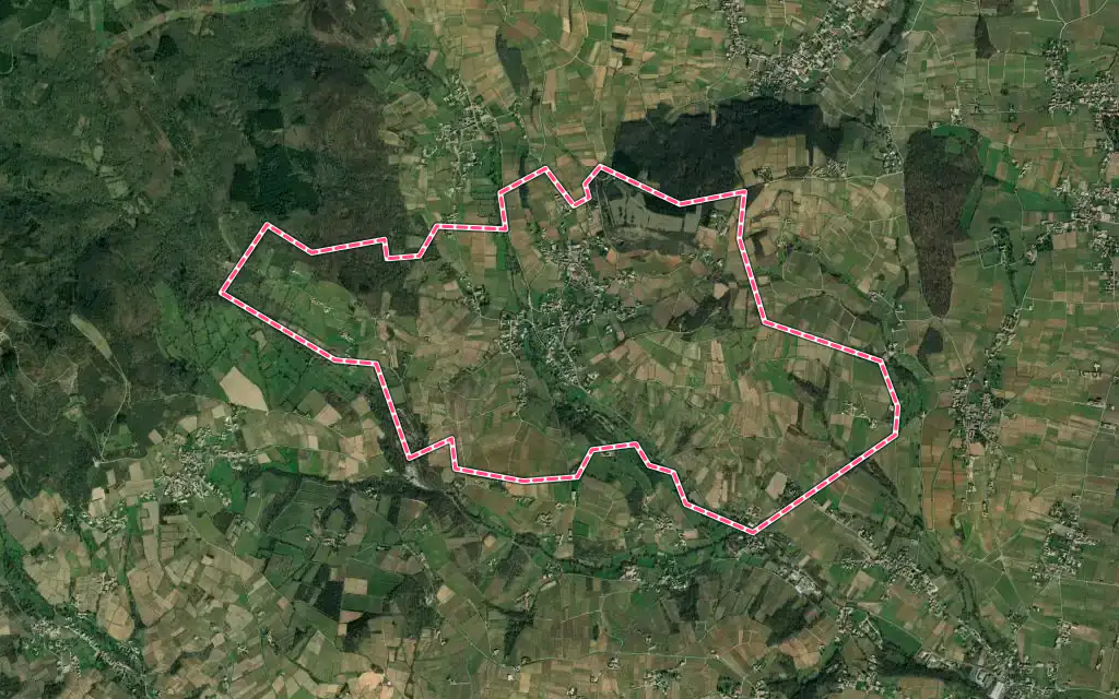 Vue satellite de Leynes avec ses contours administratifs