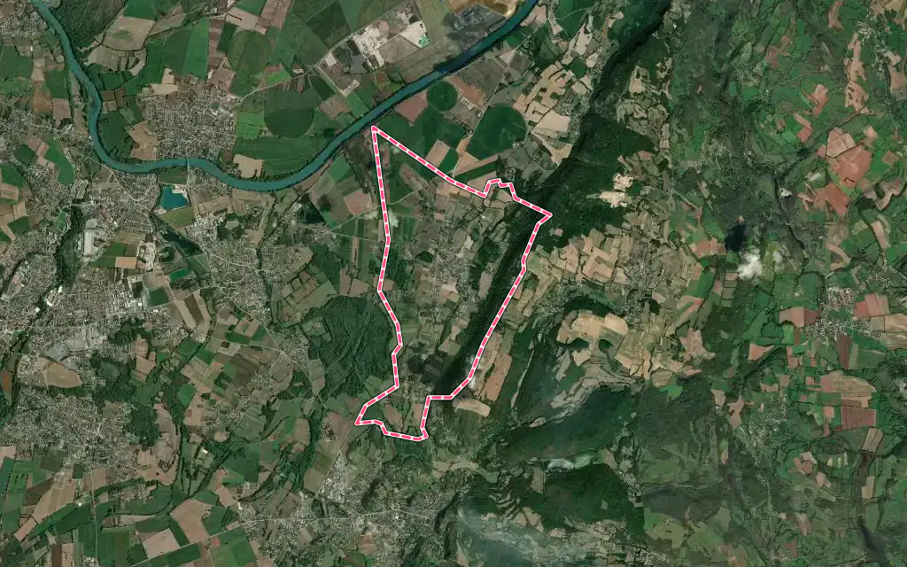 Vue satellite de Leyrieu avec ses contours administratifs
