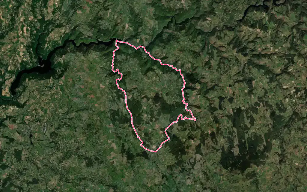 Vue satellite de Lieutadès avec ses contours administratifs