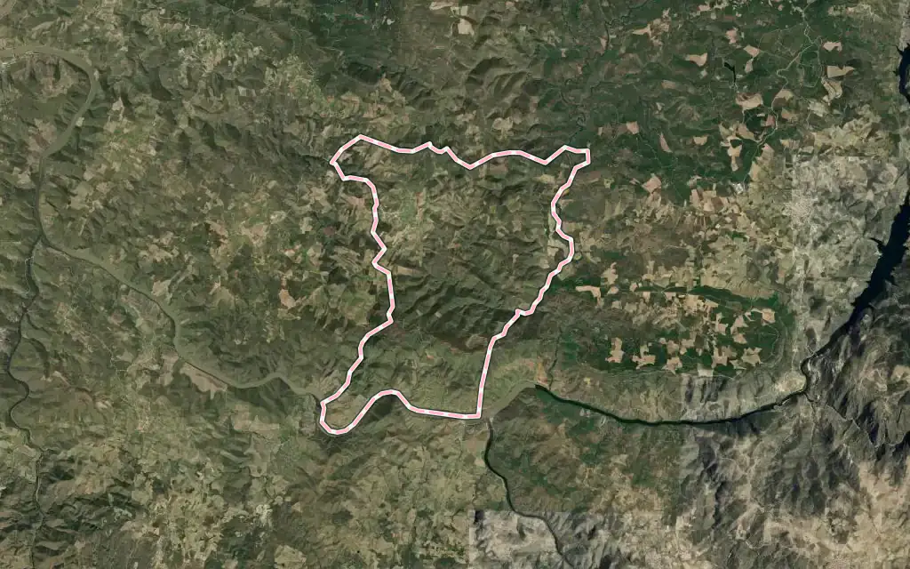 Vista satélite de Ligares con su contorno administrativo