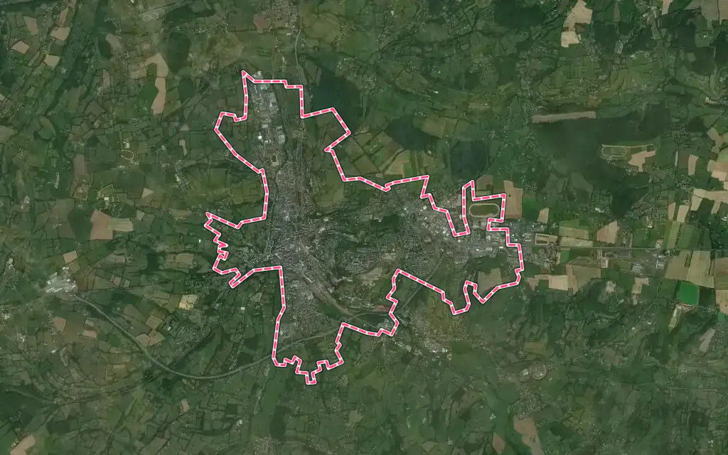 Vue satellite de Lisieux avec ses contours administratifs