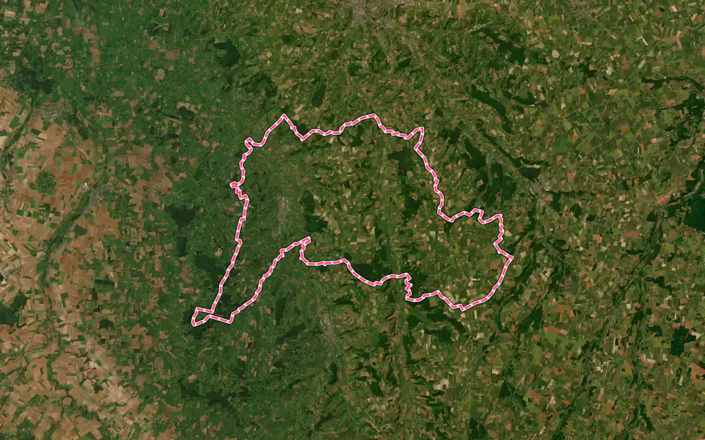 Vue satellite de Livarot-Pays-d'Auge avec ses contours administratifs