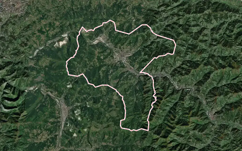 Vista satélite de Llangréu / Langreo con su contorno administrativo