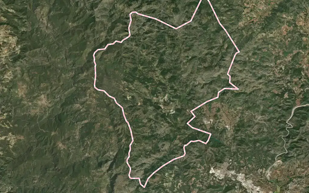 Vista satélite de Llucena / Lucena del Cid con su contorno administrativo