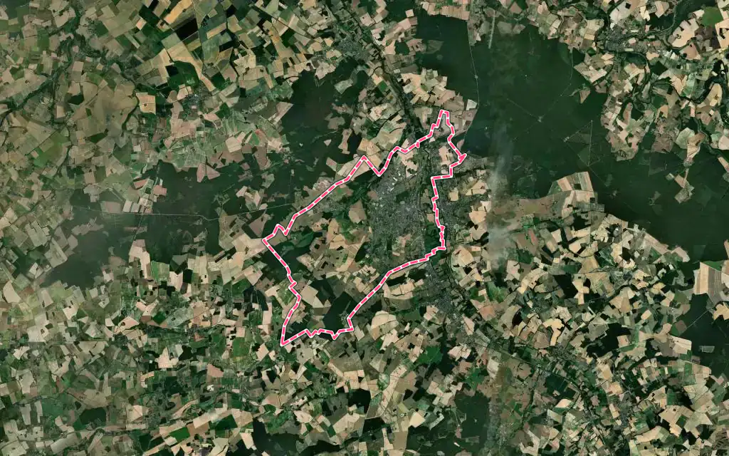 Vue satellite de Loches avec ses contours administratifs