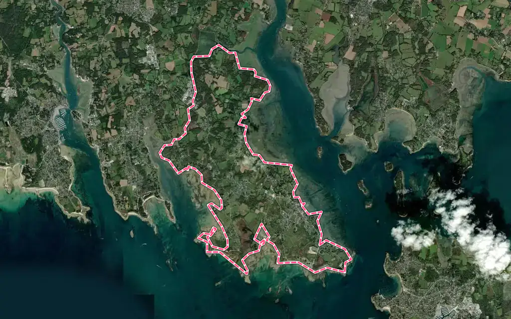 Vue satellite de Locmariaquer avec ses contours administratifs