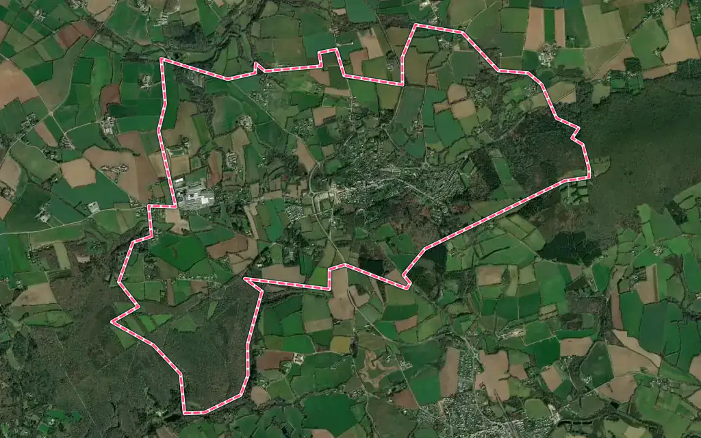 Vue satellite de Locronan avec ses contours administratifs