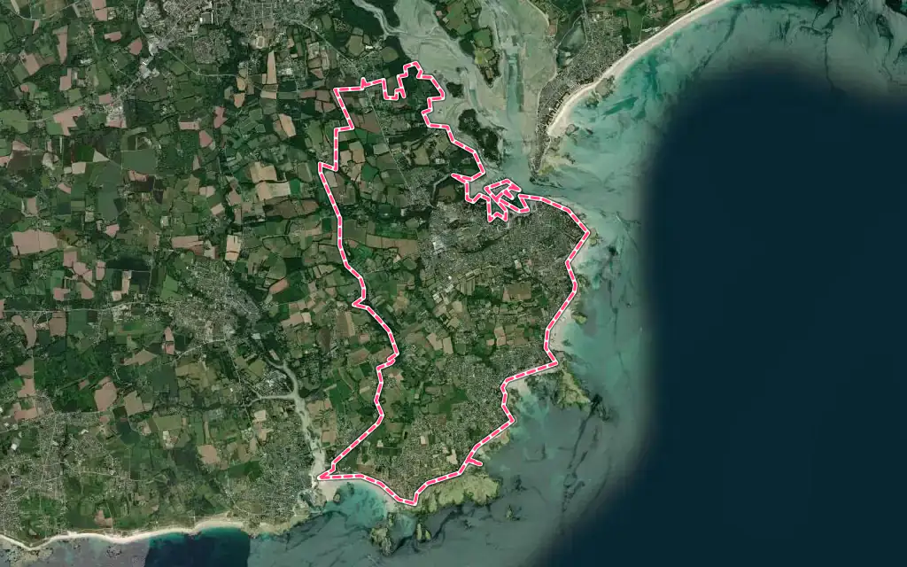 Vue satellite de Loctudy avec ses contours administratifs