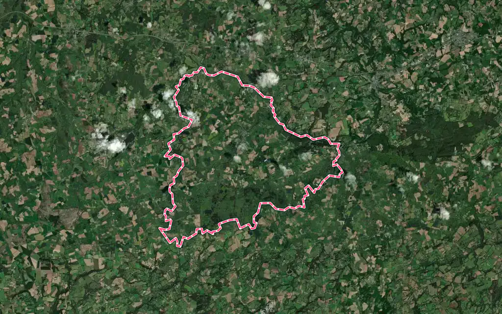 Vue satellite de Loguivy-Plougras avec ses contours administratifs