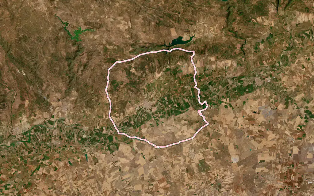 Vista satélite de Lora del Río con su contorno administrativo