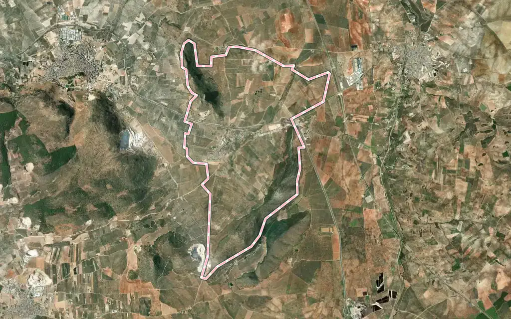 Vista satélite de Lora de Estepa con su contorno administrativo