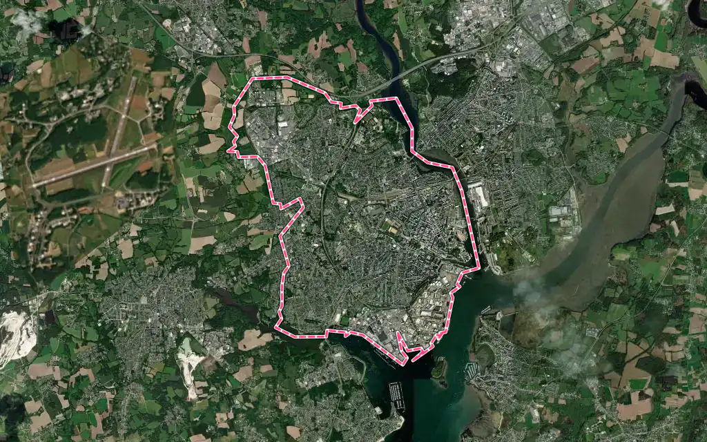 Vue satellite de Lorient avec ses contours administratifs