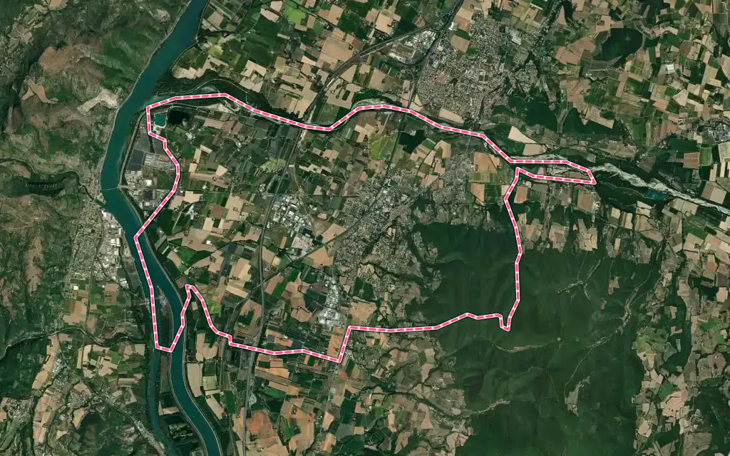 Vue satellite de Loriol-sur-Drôme avec ses contours administratifs