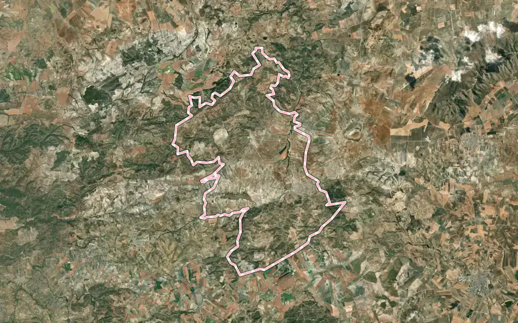Vista satélite de Los Corrales con su contorno administrativo