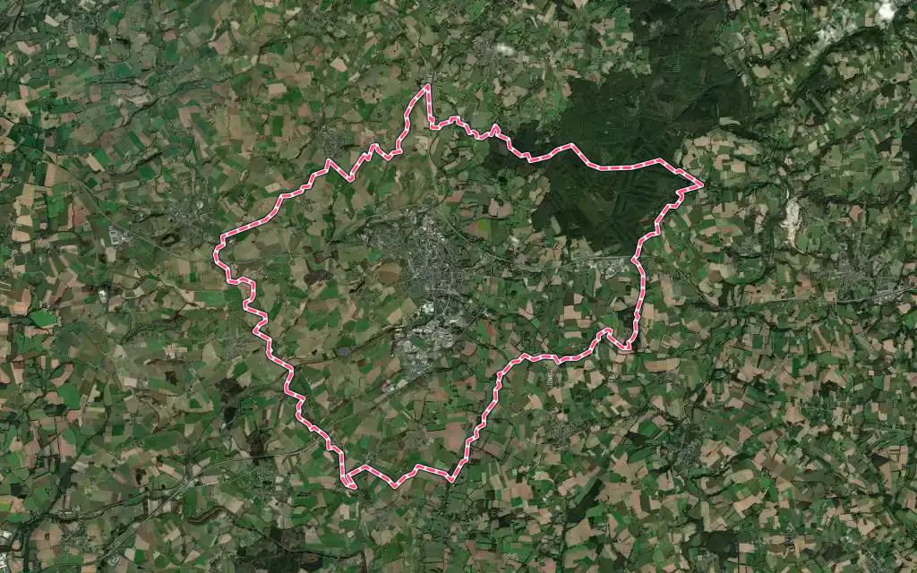 Vue satellite de Loudéac avec ses contours administratifs