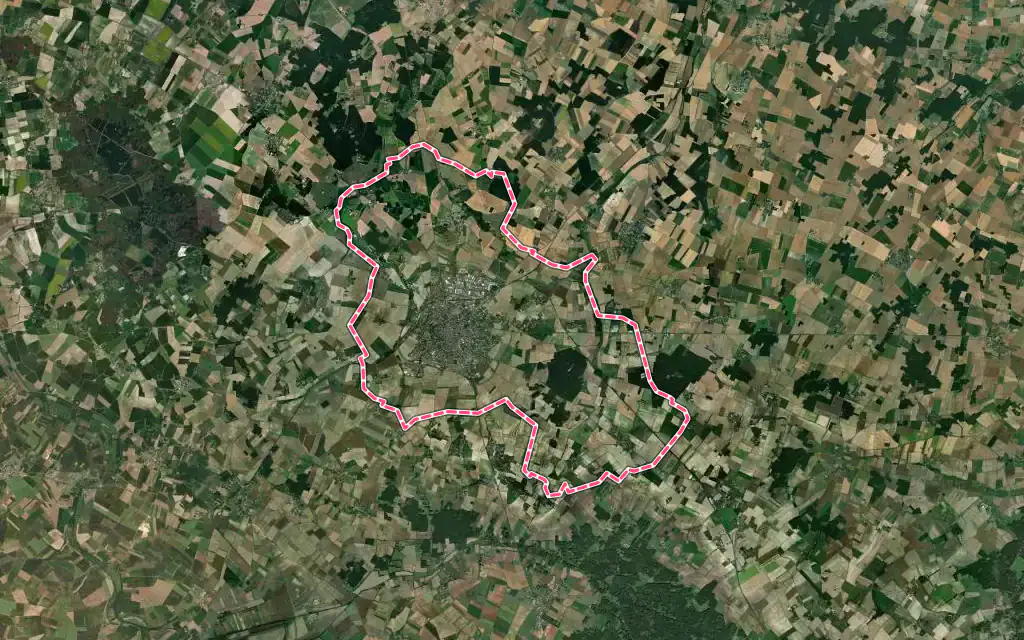 Vue satellite de Loudun avec ses contours administratifs